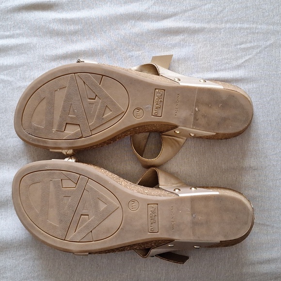 Gold wedge sandals - Picture 3 of 5